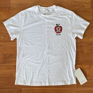 ❤️ Lululemon All Yours Boyfriend Tee New York Exclusive White Size 4 NWOT